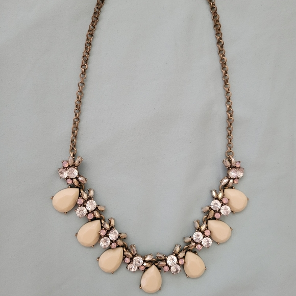 Gold statement necklace - Picture 2 of 3